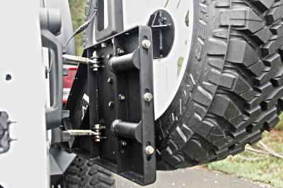 Fab Fours JP-Y1261T-1 Off The Door Tire Carrier